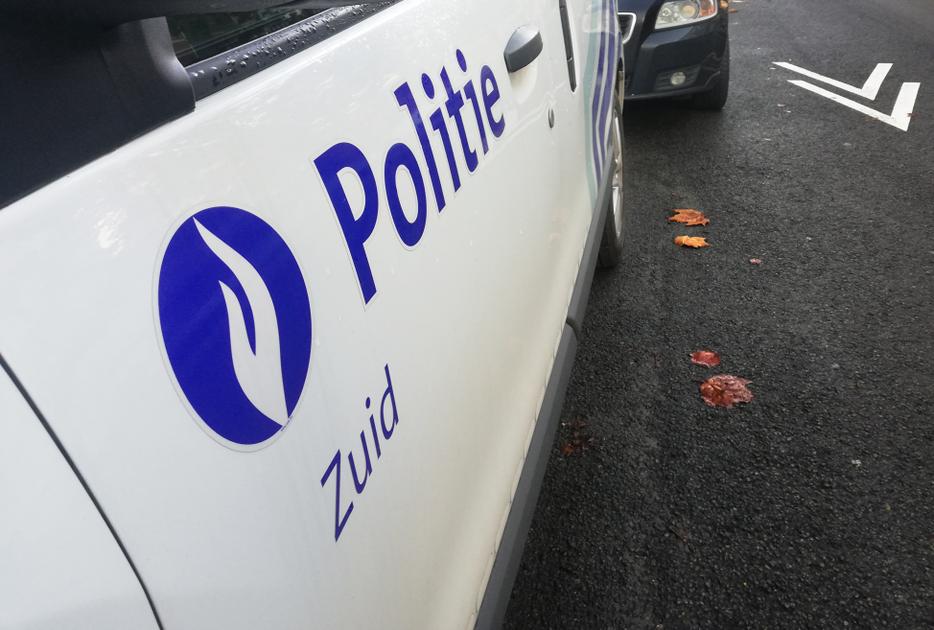 Politie Moet Mes In Beslag Nemen In School In Anderlecht | BRUZZ